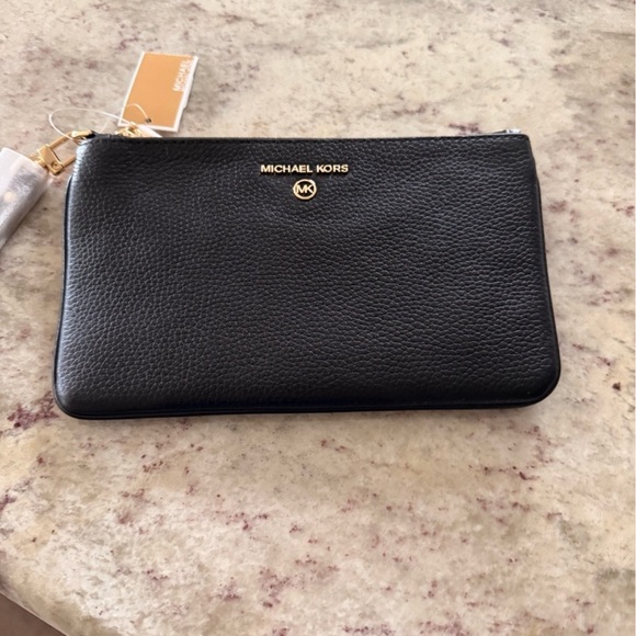 Michael Kors Handbags - NWT! Michael Kors Jet Set Charm Medium Wristlet in Black + Dust Bag